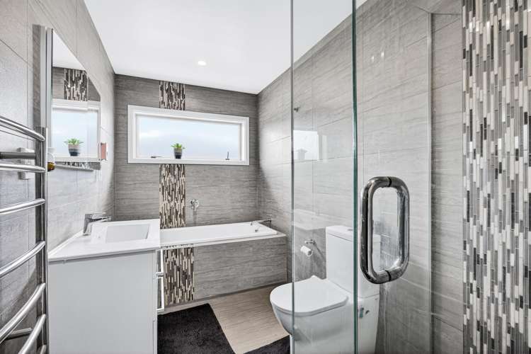 37 Riverglade Parkway Te Atatu South_15