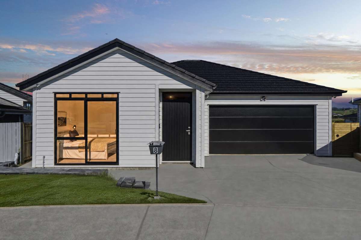 8 THOMASON CRESCENT_0