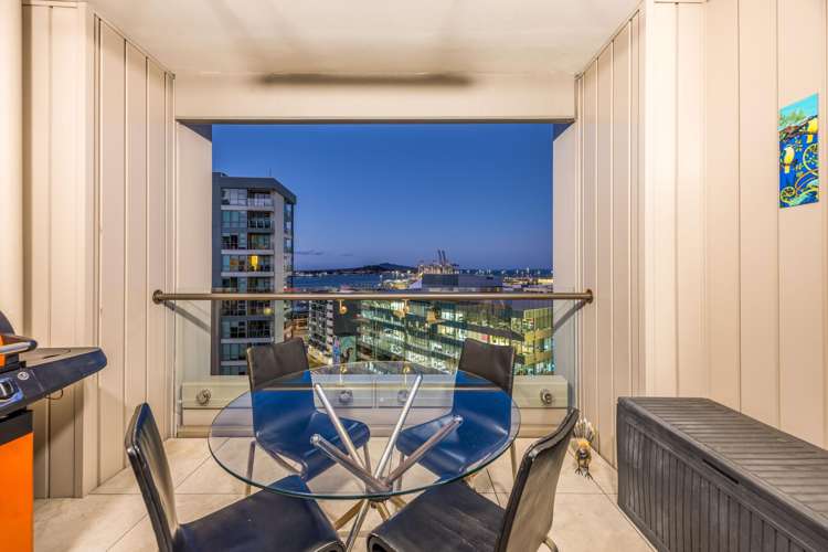 1017/41 Beach Road_3