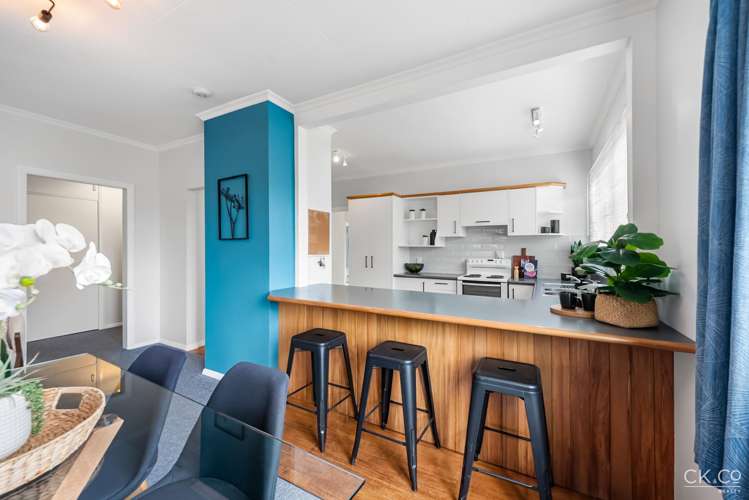 32 Hall Crescent Epuni_7