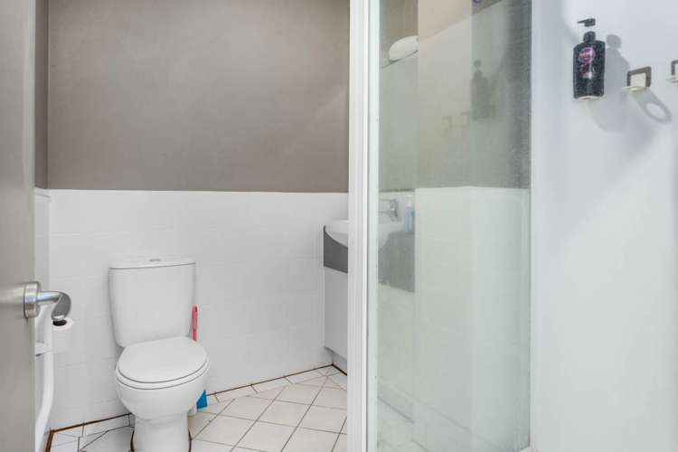 2f/5 Furneaux Way Remuera_10