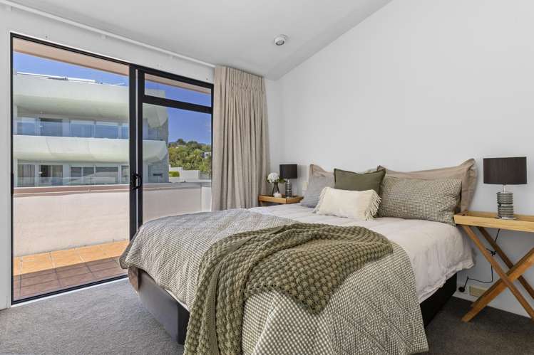 2/227 Lake Terrace Waipahihi_8