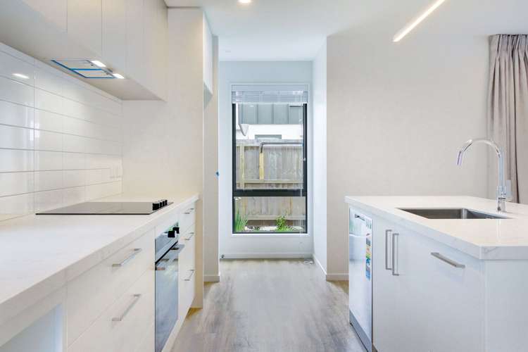 2/16 Moule Street Addington_3