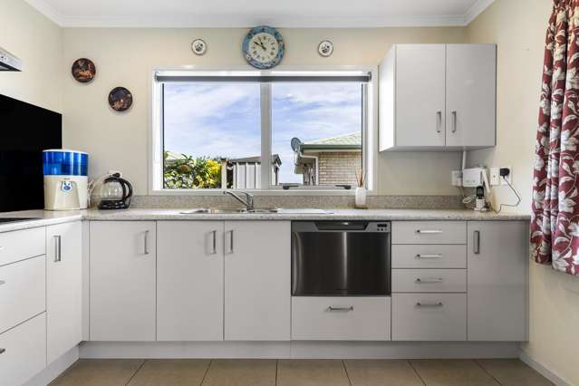 50/8 Village Place Tuakau_2