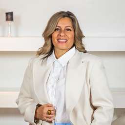 Carmen Holder