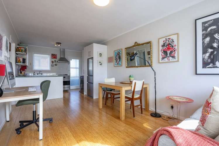 2/44 Turama Road Royal Oak_4