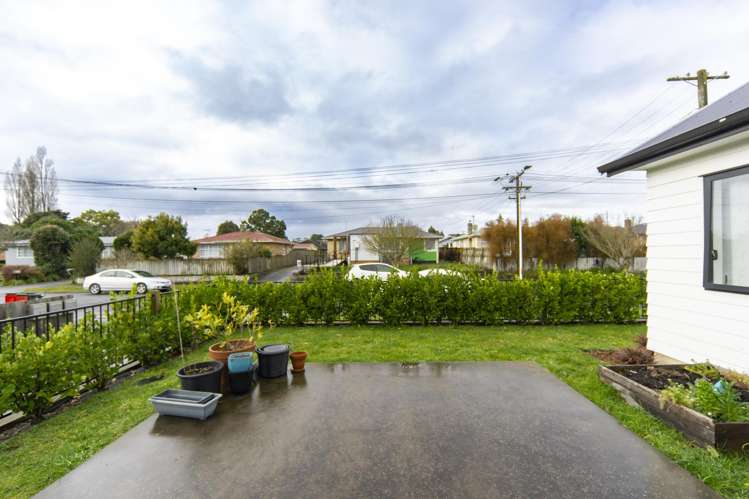 1/17 Greta Street Glenview_12