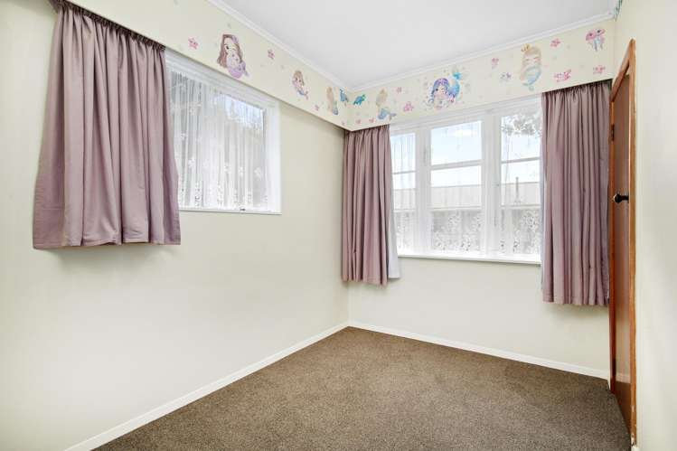 63 Sunny Grove Wainuiomata_7