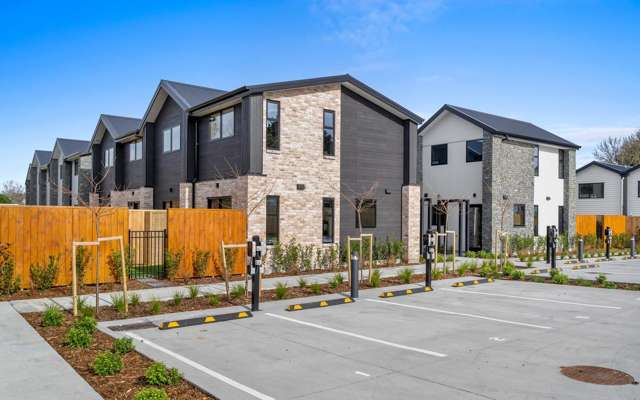 New Townhouse with Carpark