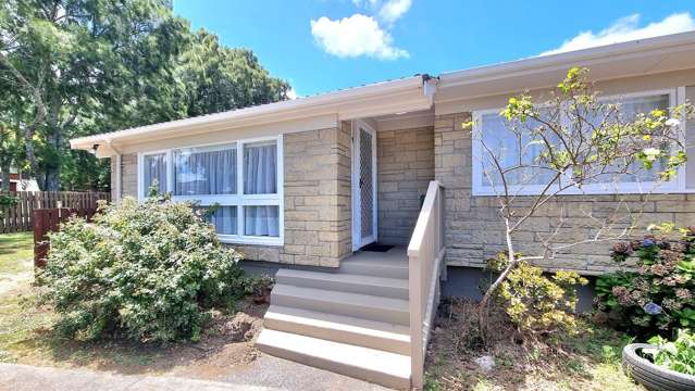 FAMILY HOME - POTENTIAL FOR DEVELOPMENT!