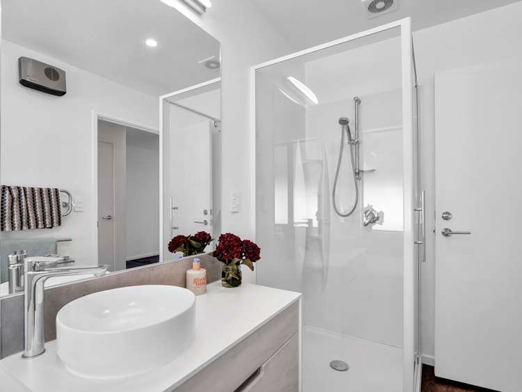 98 Sunline Avenue Lincoln_24