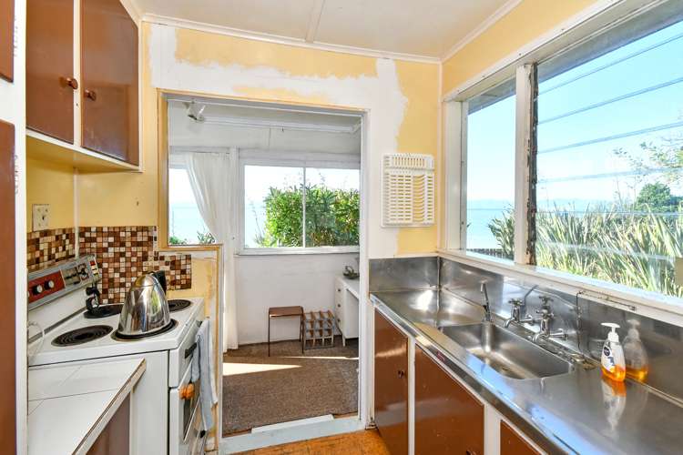 1820 East Coast Road Whakatiwai_13