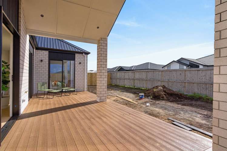 16 Beveridge Road One Tree Point_26