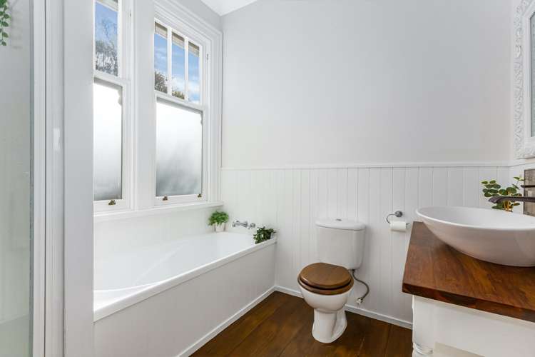 2 Castlemaine Close Karori_11