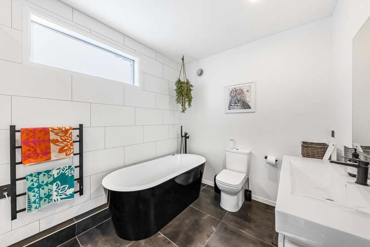 15 Roland Road Greenhithe_15