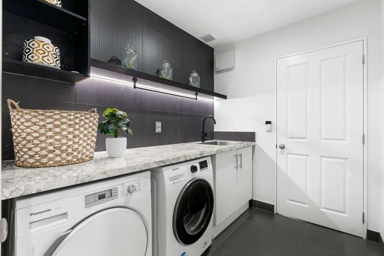 2 Burbank Drive Aidanfield_17