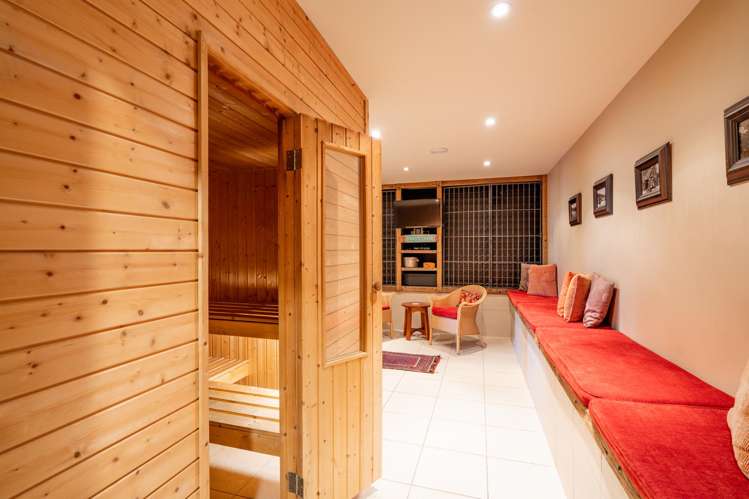 2/10 Lake Street Queenstown_40