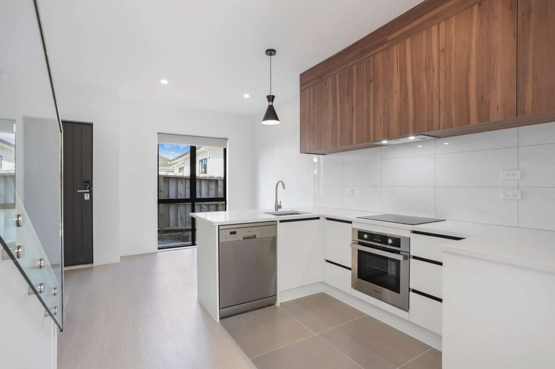 5/8 Rosier Road 1665_0