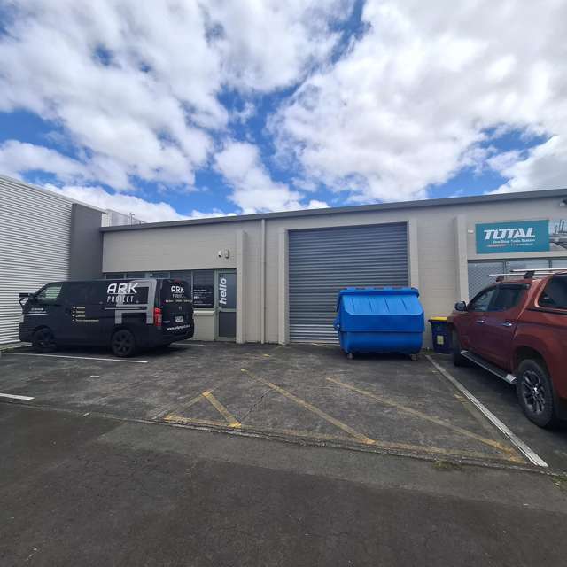 LINCOLN NORTH WAREHOUSE