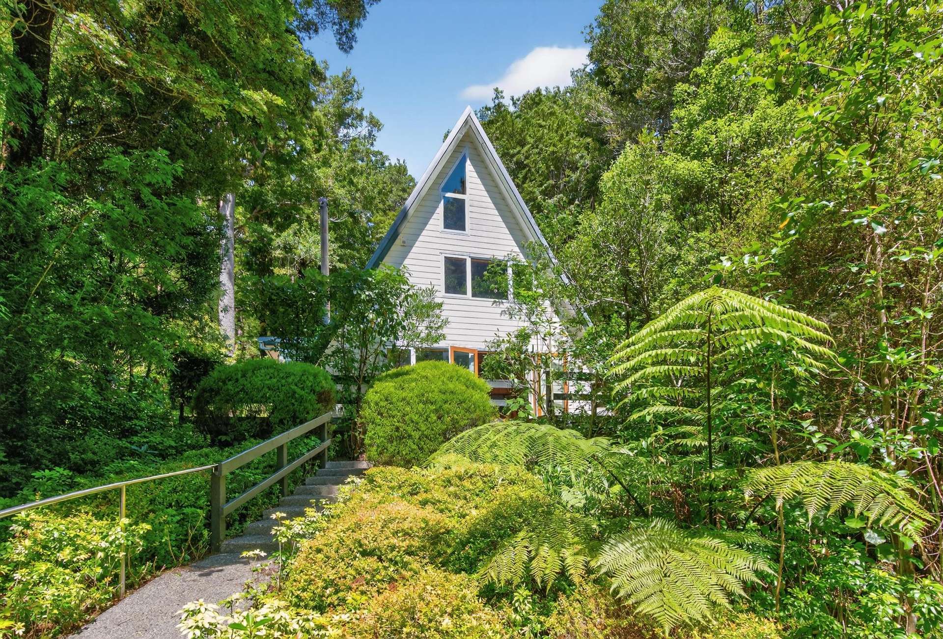 8 Tiniroa Grove Silverstream_0