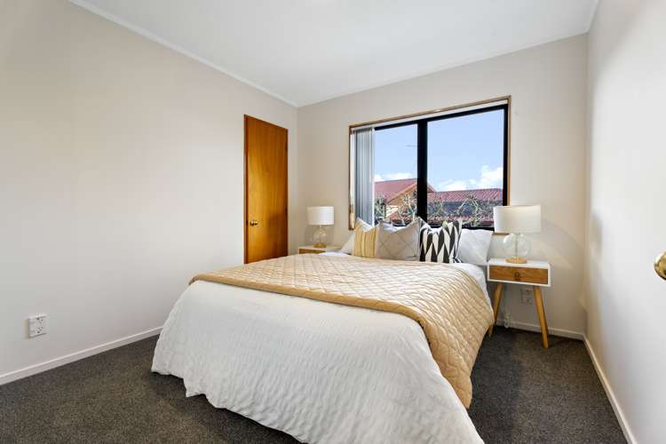 53 Lansdowne Crescent Glenview_13