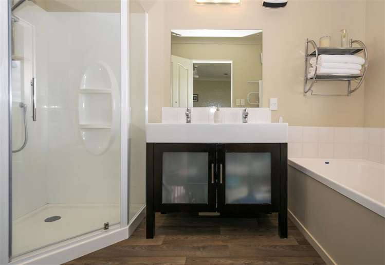 8 Golf View Close Fairhall_17