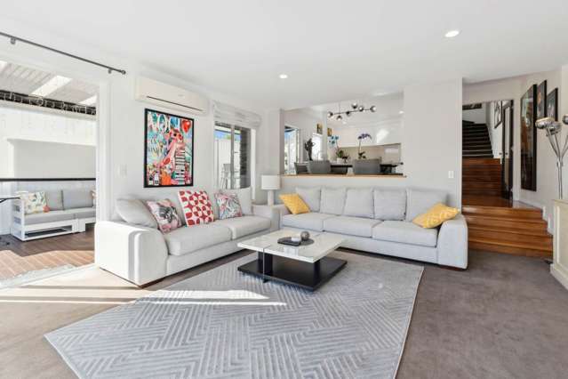Beautiful Street-Front Townhouse – Double Gram...