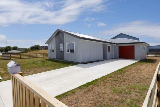 Brand New Townhouse in Sunny Foxton Beach.