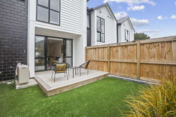 4/10 Shamrock Lane Te Atatu Peninsula_1