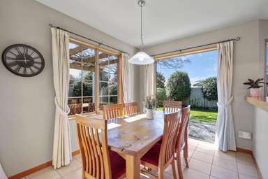 12 Springswood Grove_4