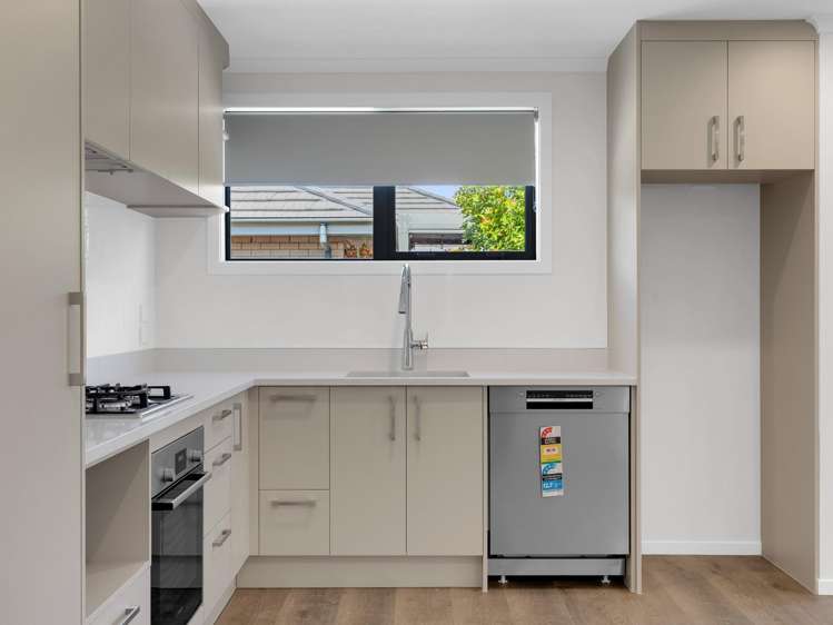 2/42 Ladeira Place Fitzroy_12