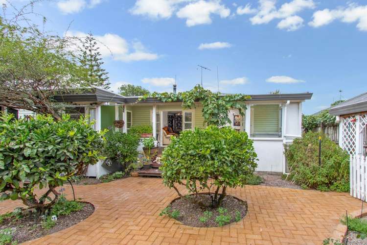 8 Stokes Avenue Te Atatu Peninsula_19