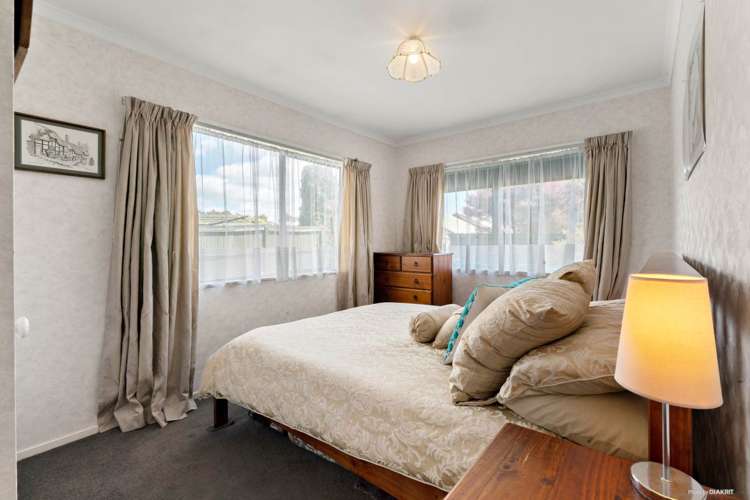 12 Flora Place Wattle Downs_11