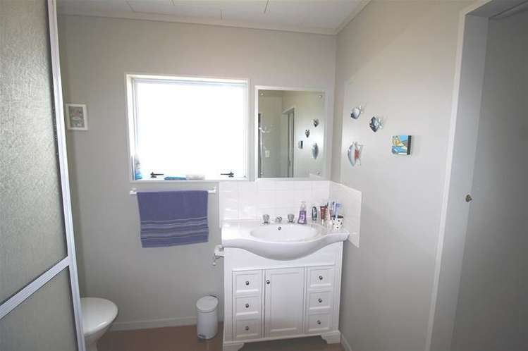 5 Fishermans Bend Whiritoa_11