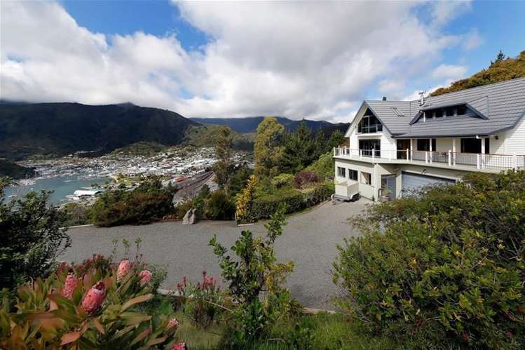 3264 Queen Charlotte Drive Picton_16