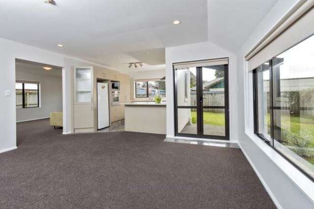 15 Asics Drive Favona_3