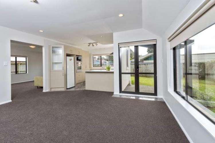 15 Asics Drive Favona_3