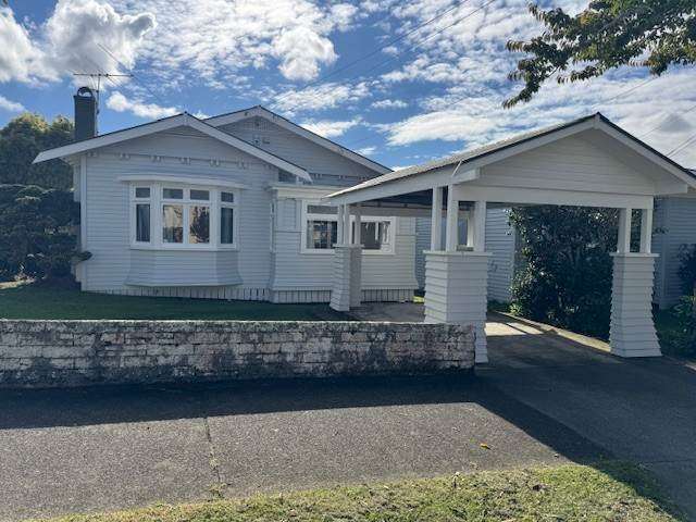 Super spacious Bungalow with Large Backyard - ...