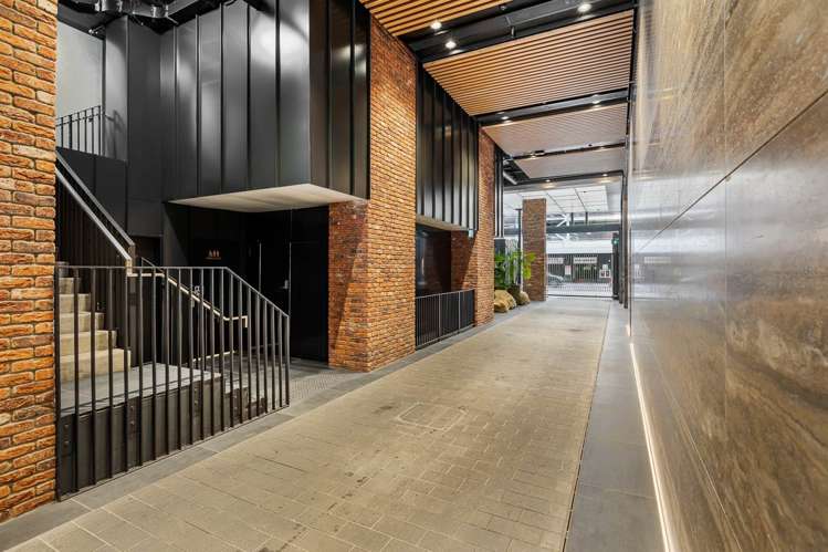 3005/10 Commerce Street City Centre_16