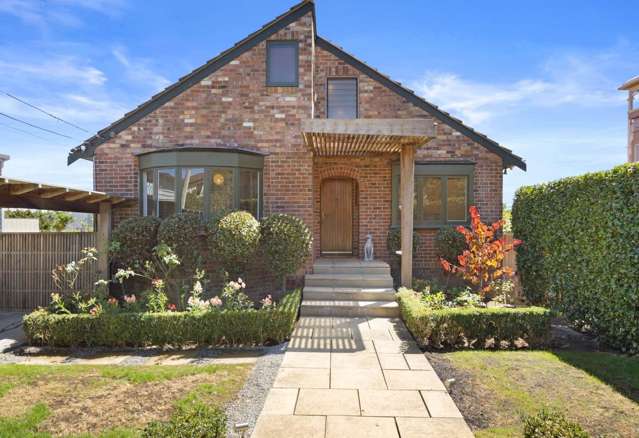 Herne Bay Haven  Three-Level Furnished Home w...