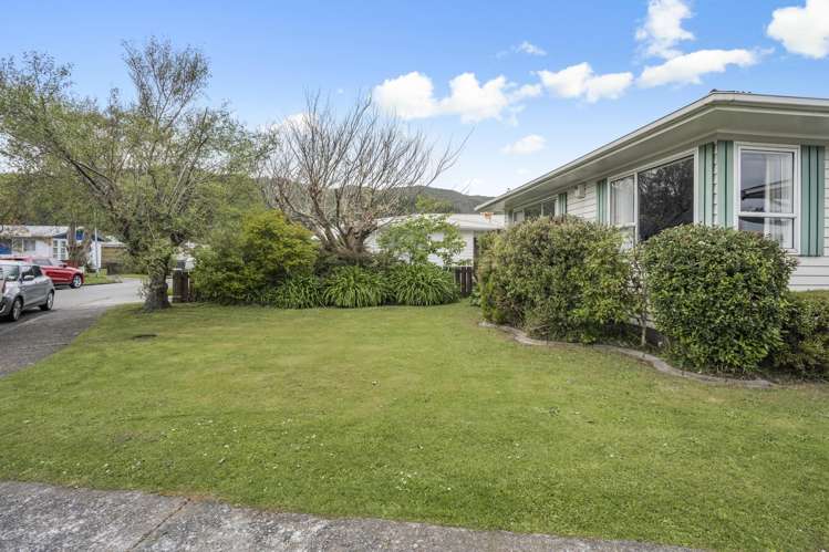 15 Wimbledon Grove Wainuiomata_1
