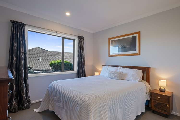 11 Paparoa Crescent Aotea_17