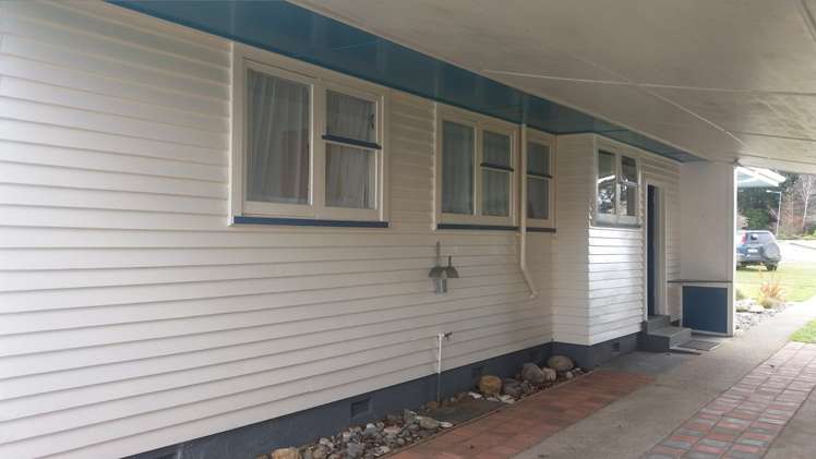 37 Mararoa Drive Manapouri_2