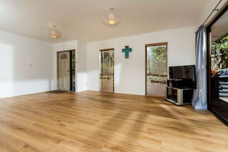 2/706 Beach Road Browns Bay_33