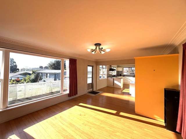 Spacious 3-Bedroom Family Home in Avondale