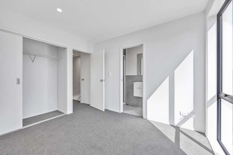 2/11 Kelburn Lane Mangere_6
