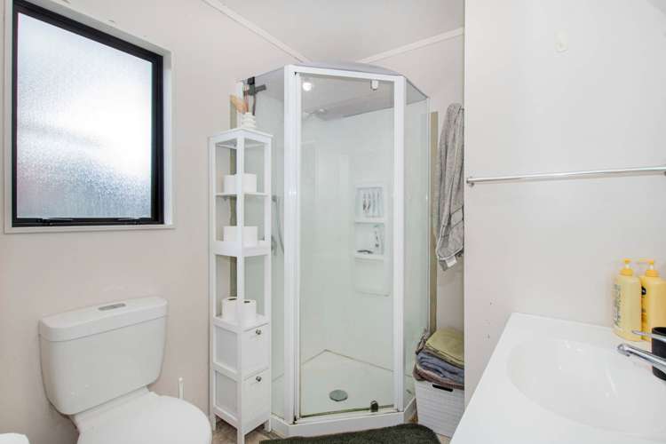 25 Memorial Drive Parahaki_25