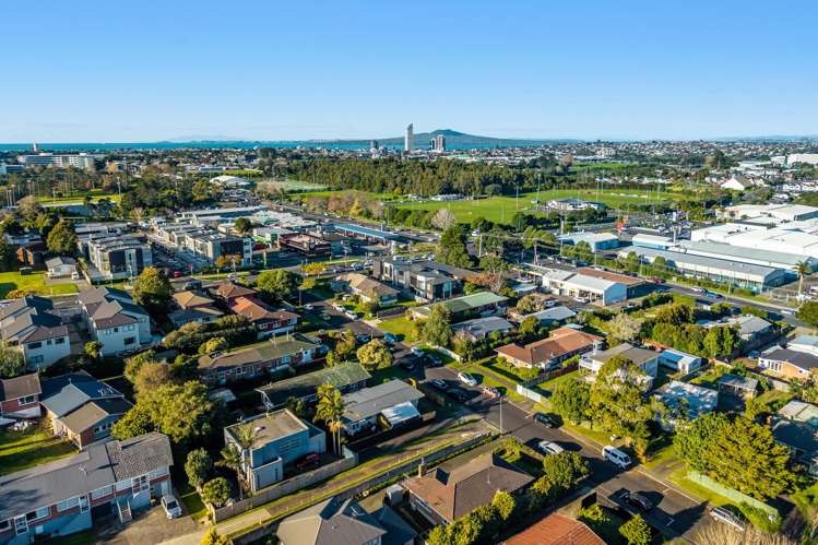 2/7 Evelyn Place Hillcrest_16