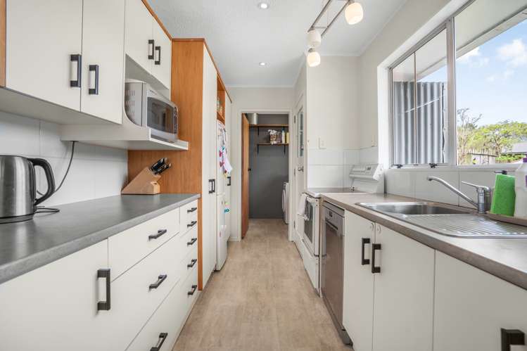 2 Ely Grove Wainuiomata_8