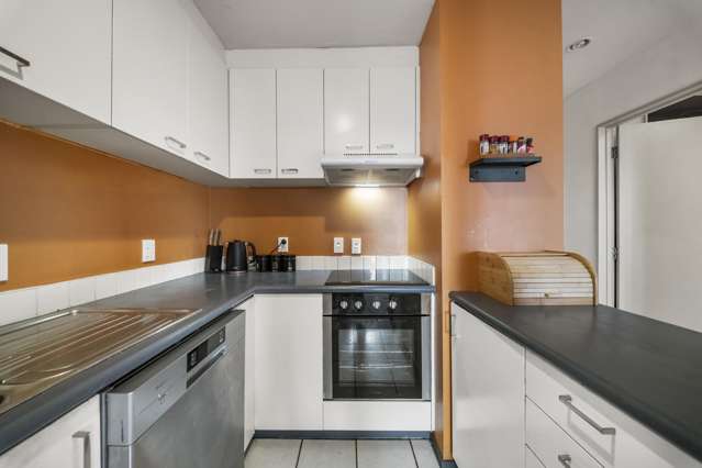 2a/10 Crown Lynn Place New Lynn_4